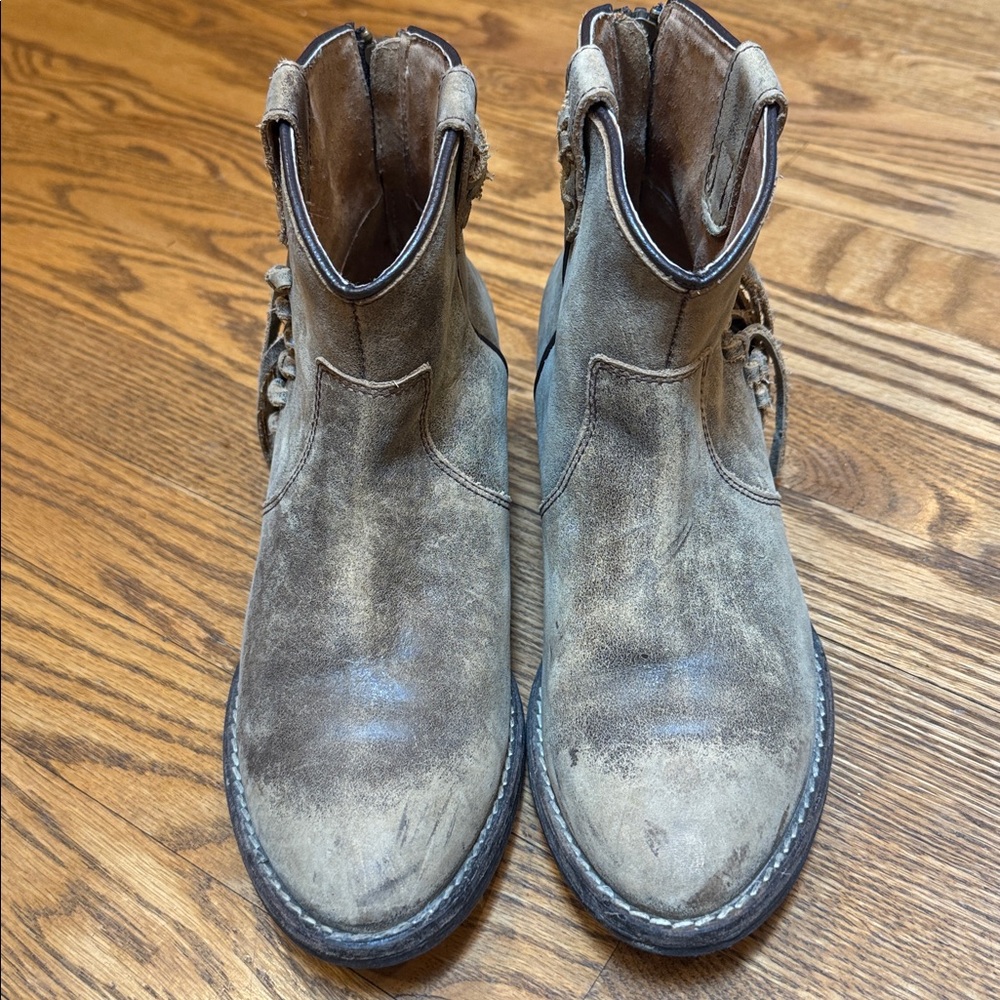 Very Volatile Lookout Fringe Western Booties - Picture 2 of 11